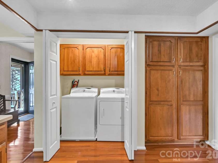 901 Red Oak Drive, Hendersonville, NC 28791.  MLS# CAR4428905, YatesRealty ID 53754. 
