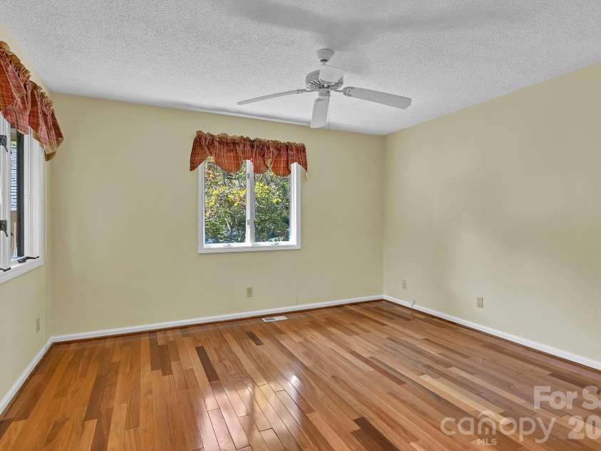 901 Red Oak Drive, Hendersonville, NC 28791.  MLS# CAR4428905, YatesRealty ID 53754. 