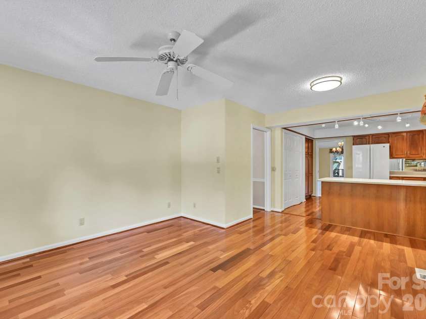 901 Red Oak Drive, Hendersonville, NC 28791.  MLS# CAR4428905, YatesRealty ID 53754. 