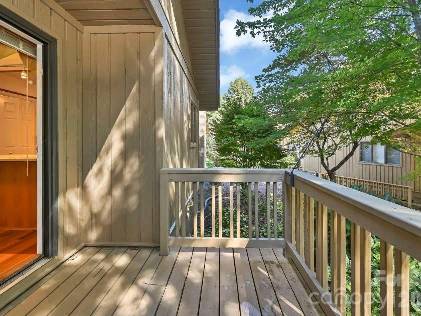 901 Red Oak Drive, Hendersonville, NC 28791.  MLS# CAR4428905, YatesRealty ID 53754. 