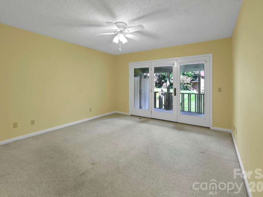 901 Red Oak Drive, Hendersonville, NC 28791.  MLS# CAR4428905, YatesRealty ID 53754. 