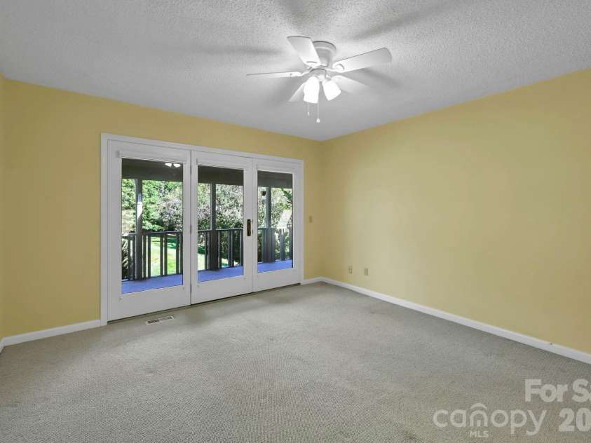 901 Red Oak Drive, Hendersonville, NC 28791.  MLS# CAR4428905, YatesRealty ID 53754. 