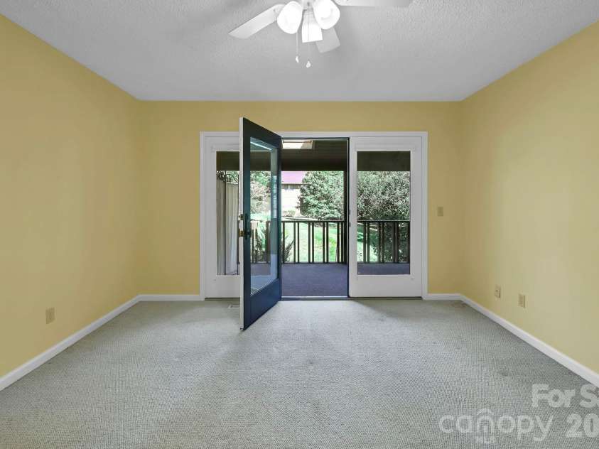 901 Red Oak Drive, Hendersonville, NC 28791.  MLS# CAR4428905, YatesRealty ID 53754. 