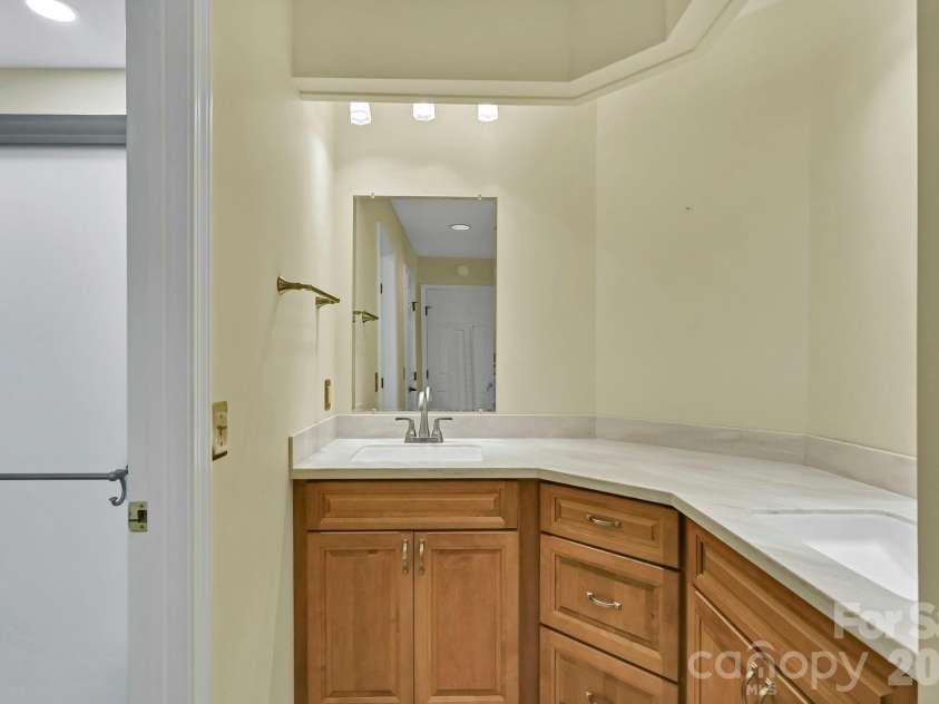 901 Red Oak Drive, Hendersonville, NC 28791.  MLS# CAR4428905, YatesRealty ID 53754. 