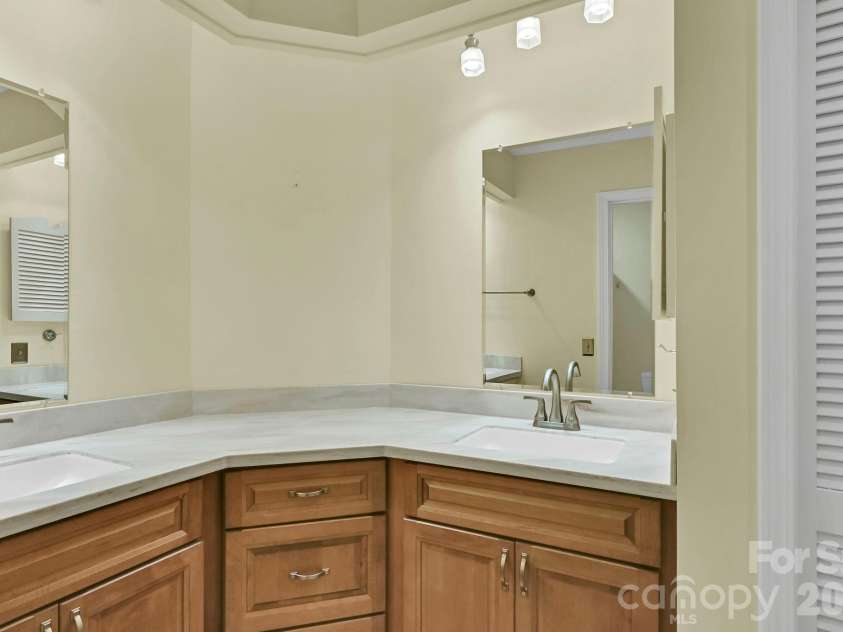 901 Red Oak Drive, Hendersonville, NC 28791.  MLS# CAR4428905, YatesRealty ID 53754. 