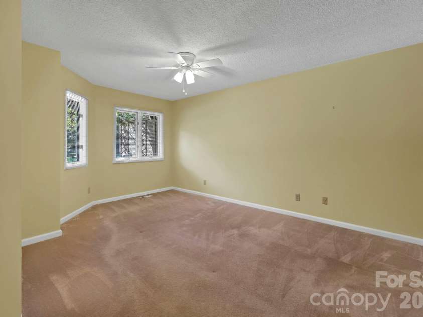 901 Red Oak Drive, Hendersonville, NC 28791.  MLS# CAR4428905, YatesRealty ID 53754. 