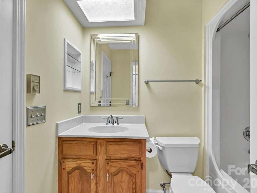 901 Red Oak Drive, Hendersonville, NC 28791.  MLS# CAR4428905, YatesRealty ID 53754. 
