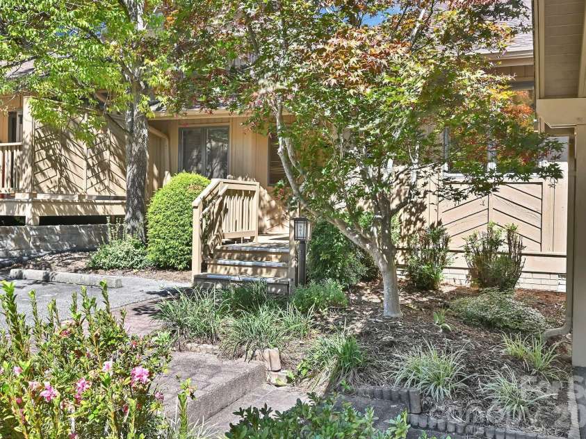 901 Red Oak Drive, Hendersonville, NC 28791.  MLS# CAR4428905, YatesRealty ID 53754. 