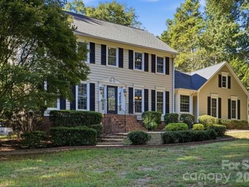 1677 Double Oaks Road, Fort Mill, SC 29715.  MLS# CAR4429426, YatesRealty ID 53755. Front