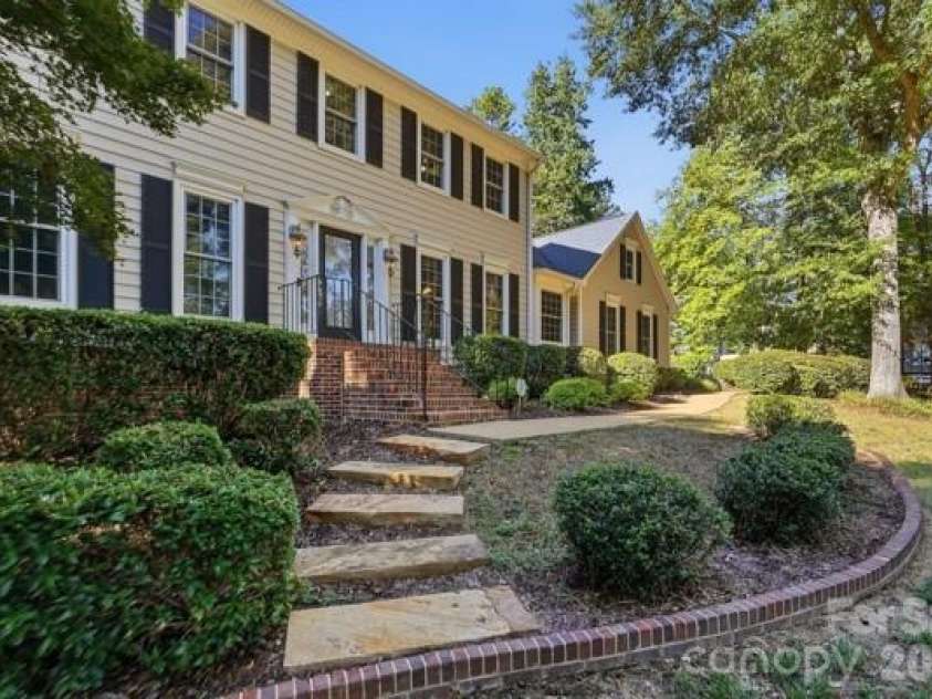 1677 Double Oaks Road, Fort Mill, SC 29715.  MLS# CAR4429426, YatesRealty ID 53755. Front