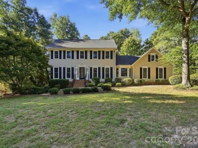 1677 Double Oaks Road, Fort Mill, SC 29715.  MLS# CAR4429426, YatesRealty ID 53755. Front