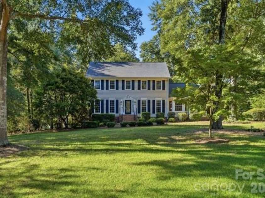 1677 Double Oaks Road, Fort Mill, SC 29715.  MLS# CAR4429426, YatesRealty ID 53755. Front Large Yard