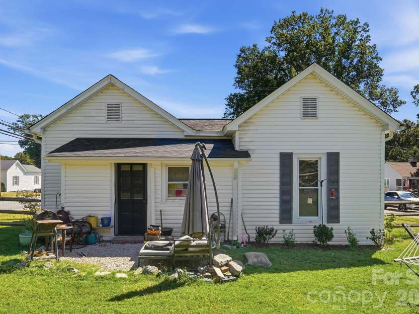 300 Rose Avenue, Kannapolis, NC 28083.  MLS# CAR4429381, YatesRealty ID 53757. 