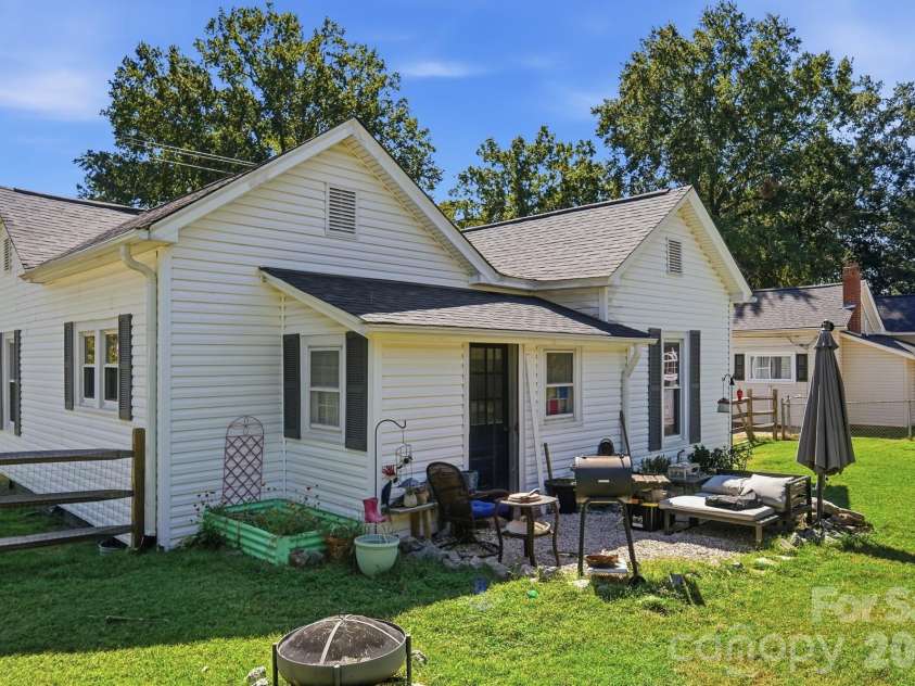 300 Rose Avenue, Kannapolis, NC 28083.  MLS# CAR4429381, YatesRealty ID 53757. 