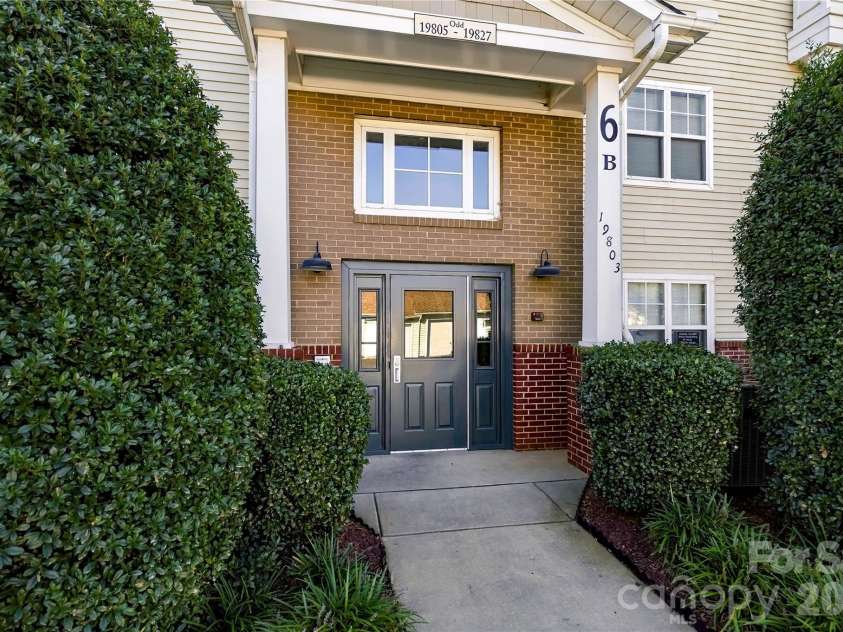 19819 Deer Valley Drive, Cornelius, NC 28031.  MLS# CAR4429510, YatesRealty ID 53758. 