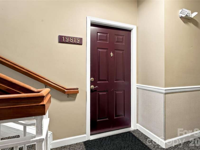 19819 Deer Valley Drive, Cornelius, NC 28031.  MLS# CAR4429510, YatesRealty ID 53758. 