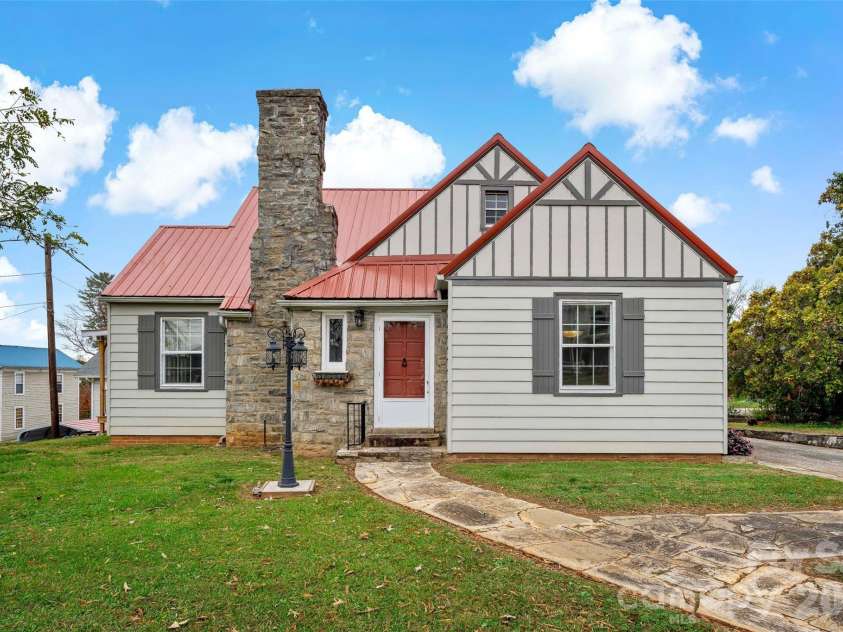141 Madison Street, Marion, NC 28752.  MLS# CAR4398809, YatesRealty ID 5376. 