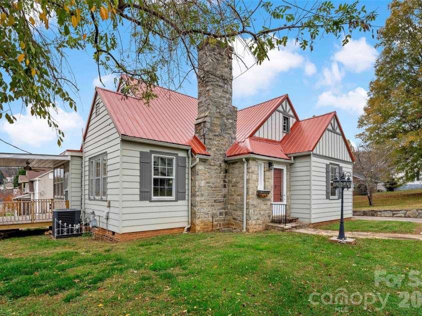 141 Madison Street, Marion, NC 28752.  MLS# CAR4398809, YatesRealty ID 5376. 