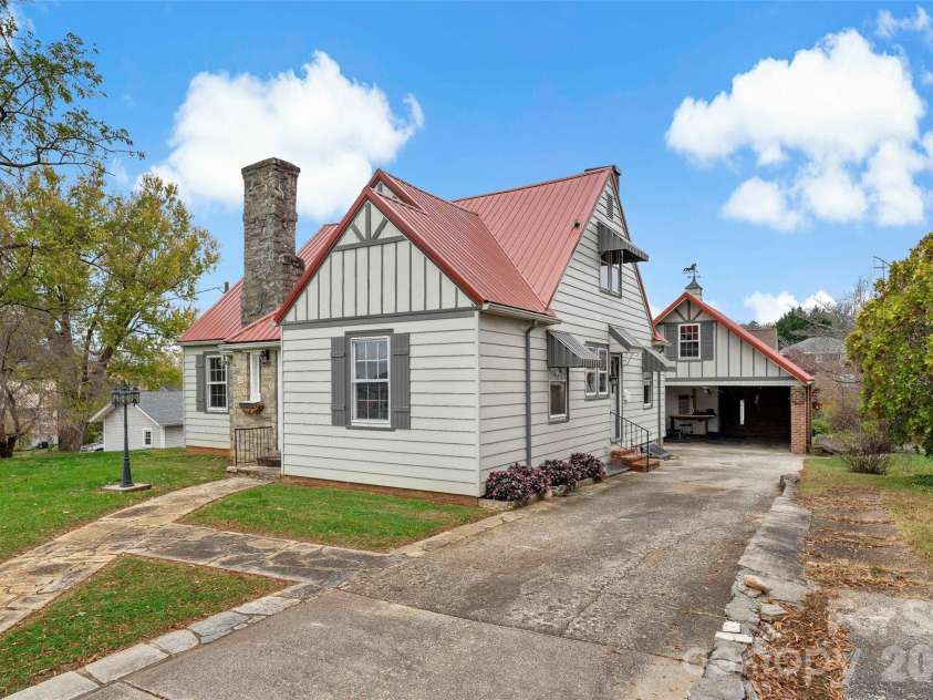 141 Madison Street, Marion, NC 28752.  MLS# CAR4398809, YatesRealty ID 5376. 
