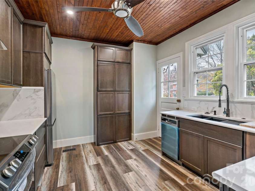 141 Madison Street, Marion, NC 28752.  MLS# CAR4398809, YatesRealty ID 5376. 