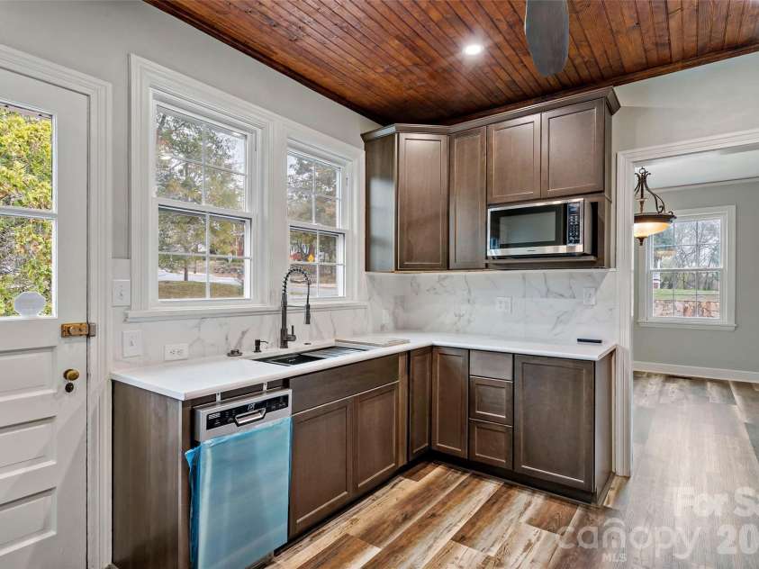 141 Madison Street, Marion, NC 28752.  MLS# CAR4398809, YatesRealty ID 5376. 