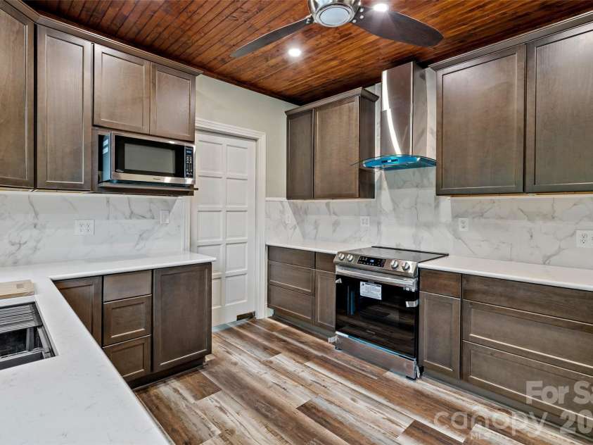 141 Madison Street, Marion, NC 28752.  MLS# CAR4398809, YatesRealty ID 5376. 