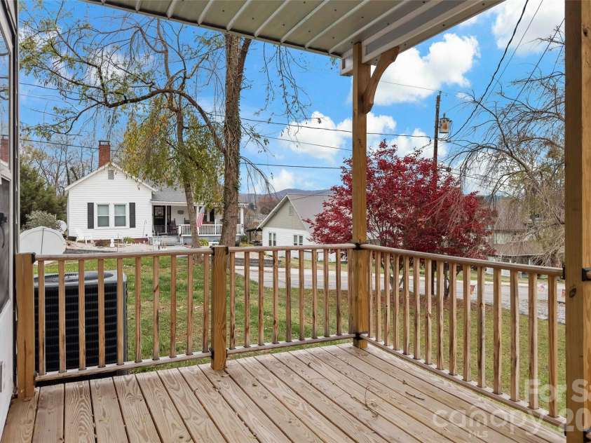 141 Madison Street, Marion, NC 28752.  MLS# CAR4398809, YatesRealty ID 5376. 