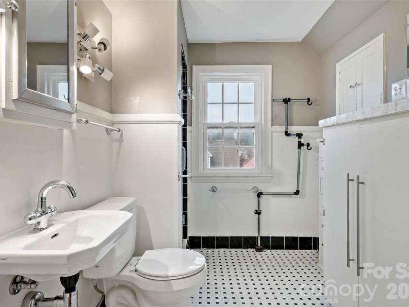 141 Madison Street, Marion, NC 28752.  MLS# CAR4398809, YatesRealty ID 5376. 