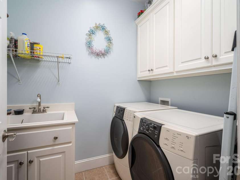 145 Chippawa Drive, Dallas, NC 28034.  MLS# CAR4425711, YatesRealty ID 53763. 