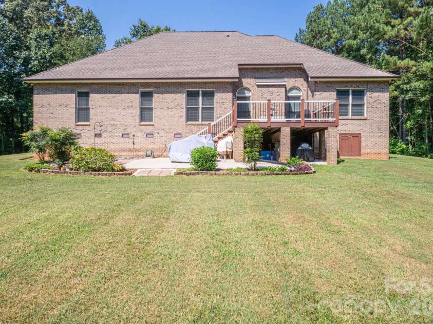 145 Chippawa Drive, Dallas, NC 28034.  MLS# CAR4425711, YatesRealty ID 53763. 
