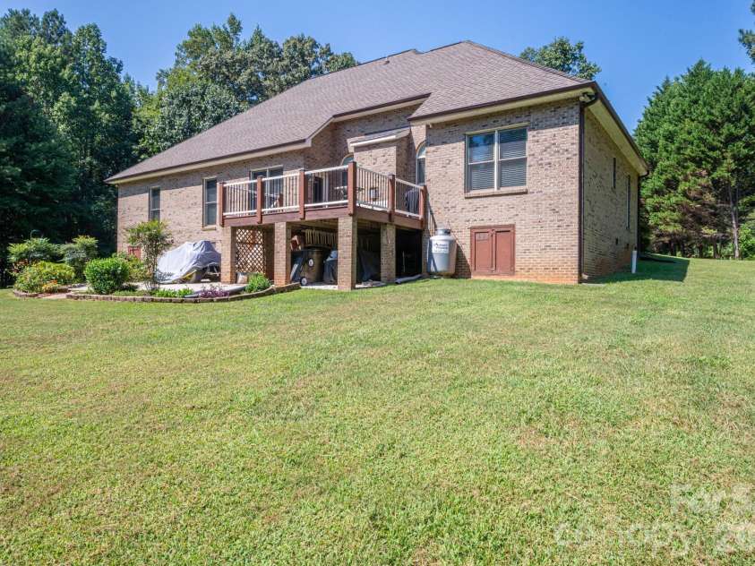 145 Chippawa Drive, Dallas, NC 28034.  MLS# CAR4425711, YatesRealty ID 53763. 