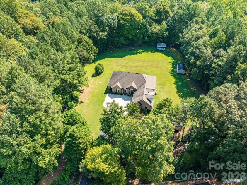 145 Chippawa Drive, Dallas, NC 28034.  MLS# CAR4425711, YatesRealty ID 53763. 