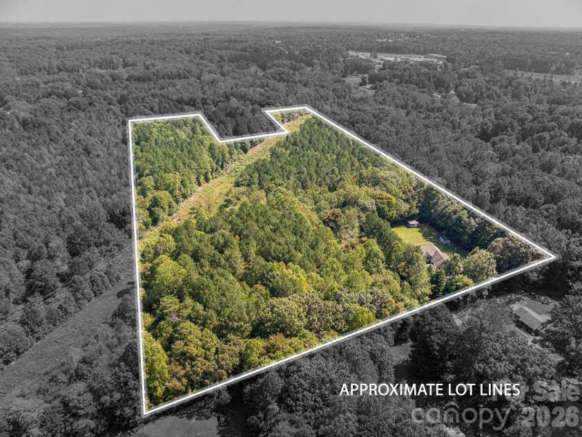 145 Chippawa Drive, Dallas, NC 28034.  MLS# CAR4425711, YatesRealty ID 53763. 