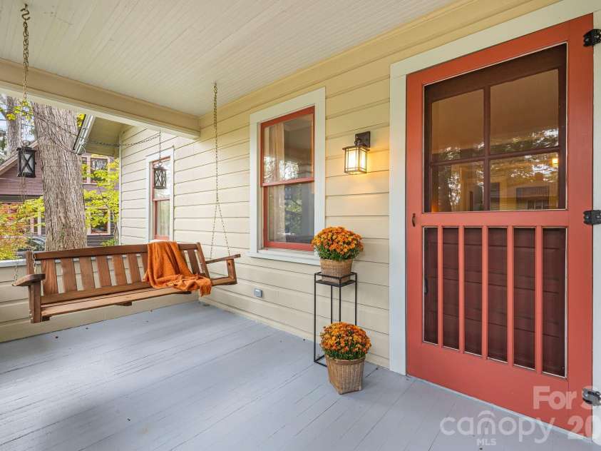 15 Rosewood Avenue, Asheville, NC 28801.  MLS# CAR4421709, YatesRealty ID 53766. 