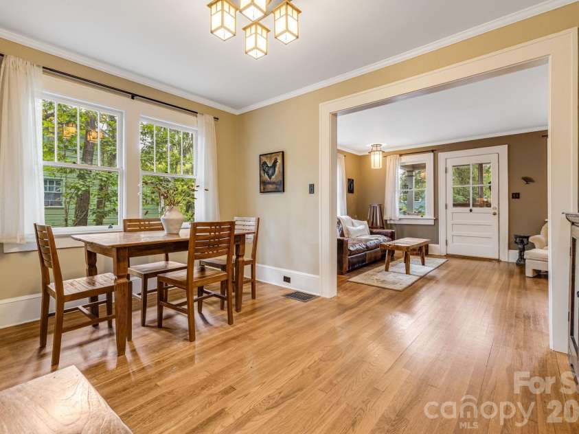 15 Rosewood Avenue, Asheville, NC 28801.  MLS# CAR4421709, YatesRealty ID 53766. 