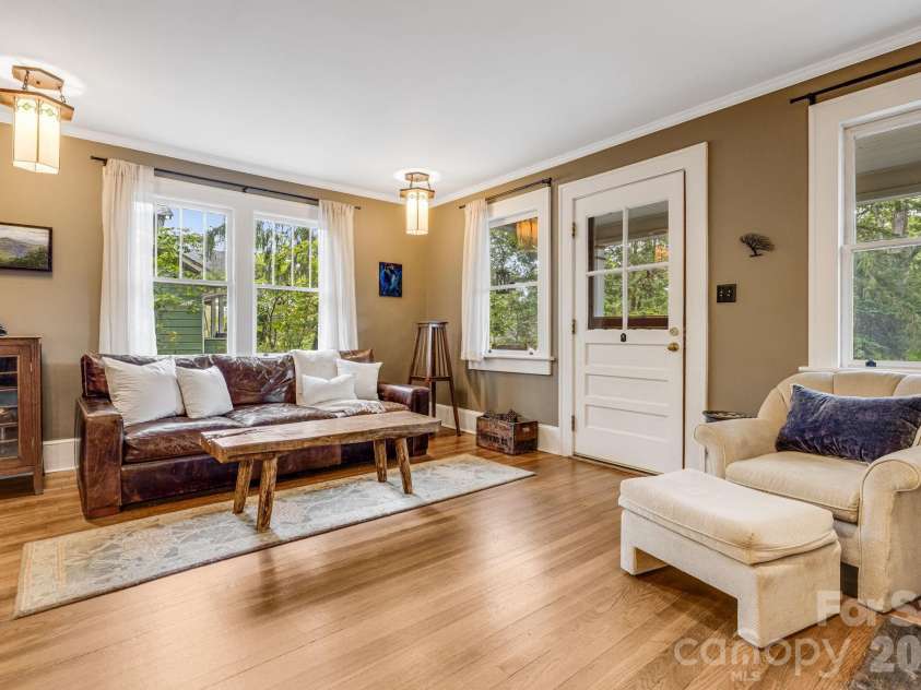 15 Rosewood Avenue, Asheville, NC 28801.  MLS# CAR4421709, YatesRealty ID 53766. 