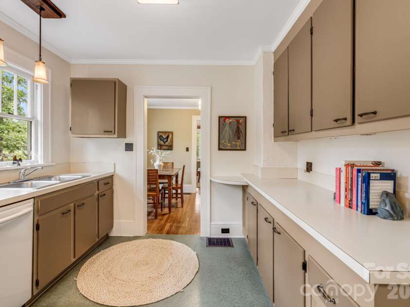 15 Rosewood Avenue, Asheville, NC 28801.  MLS# CAR4421709, YatesRealty ID 53766. 