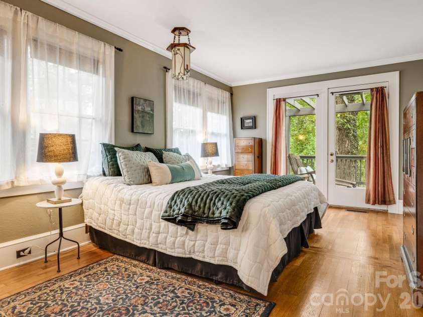 15 Rosewood Avenue, Asheville, NC 28801.  MLS# CAR4421709, YatesRealty ID 53766. 