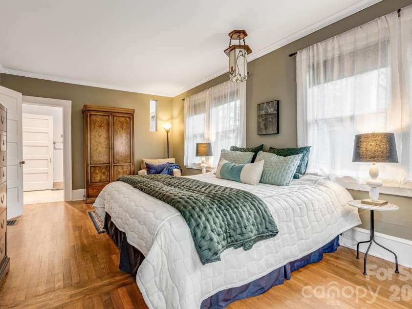 15 Rosewood Avenue, Asheville, NC 28801.  MLS# CAR4421709, YatesRealty ID 53766. 