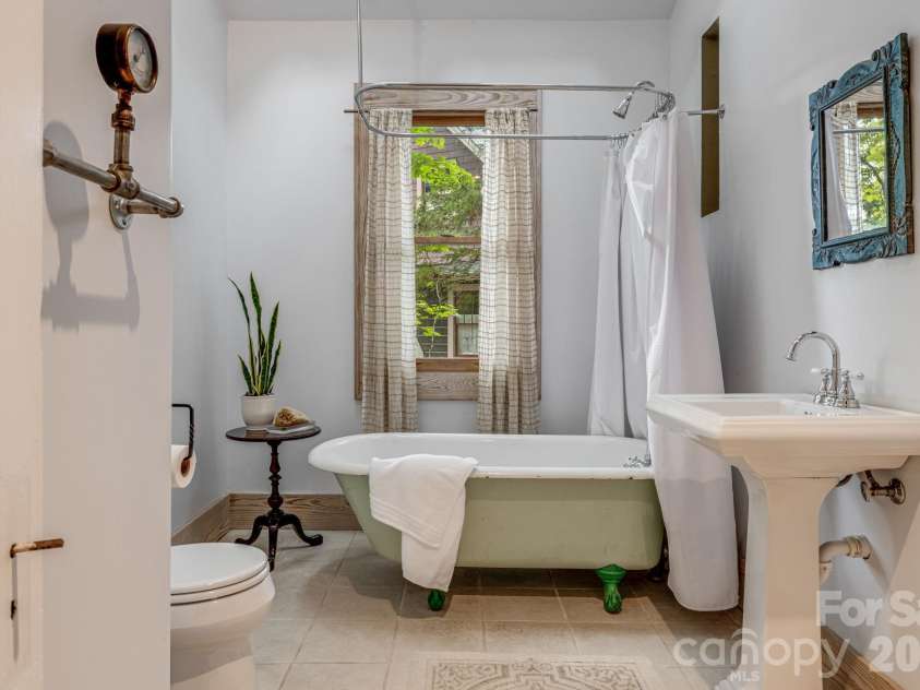 15 Rosewood Avenue, Asheville, NC 28801.  MLS# CAR4421709, YatesRealty ID 53766. 
