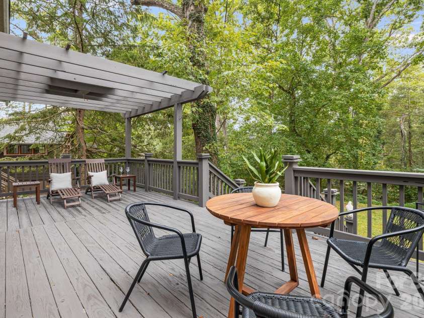15 Rosewood Avenue, Asheville, NC 28801.  MLS# CAR4421709, YatesRealty ID 53766. 