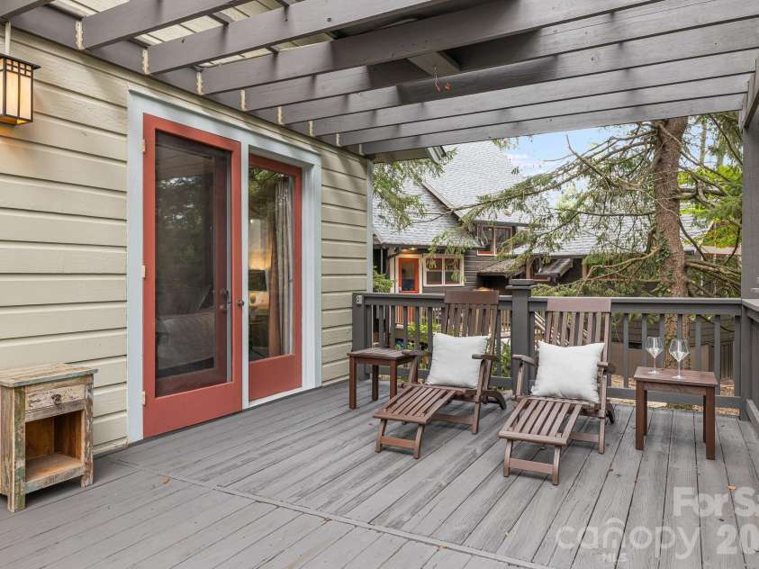 15 Rosewood Avenue, Asheville, NC 28801.  MLS# CAR4421709, YatesRealty ID 53766. 