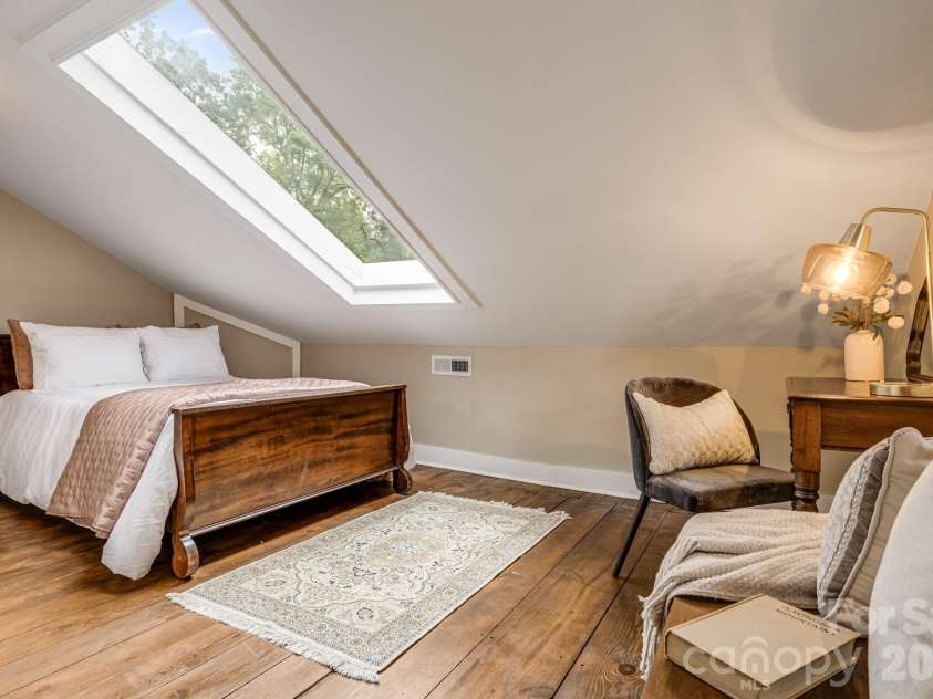15 Rosewood Avenue, Asheville, NC 28801.  MLS# CAR4421709, YatesRealty ID 53766. 