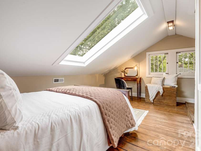 15 Rosewood Avenue, Asheville, NC 28801.  MLS# CAR4421709, YatesRealty ID 53766. 