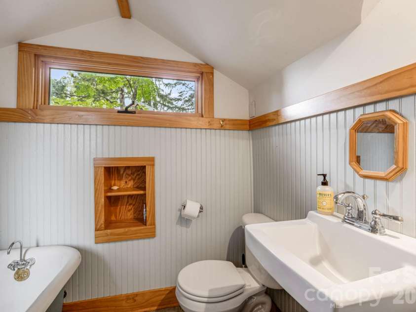 15 Rosewood Avenue, Asheville, NC 28801.  MLS# CAR4421709, YatesRealty ID 53766. 