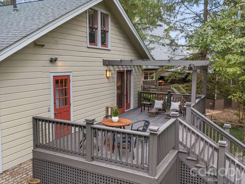 15 Rosewood Avenue, Asheville, NC 28801.  MLS# CAR4421709, YatesRealty ID 53766. 