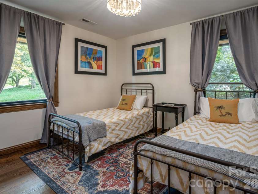 3 Maplewood Parkway, Asheville, NC 28804.  MLS# CAR4425655, YatesRealty ID 53767. Bedroom