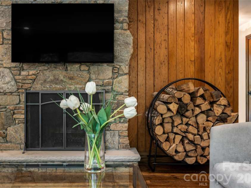 3 Maplewood Parkway, Asheville, NC 28804.  MLS# CAR4425655, YatesRealty ID 53767. Classic mid century modern touches