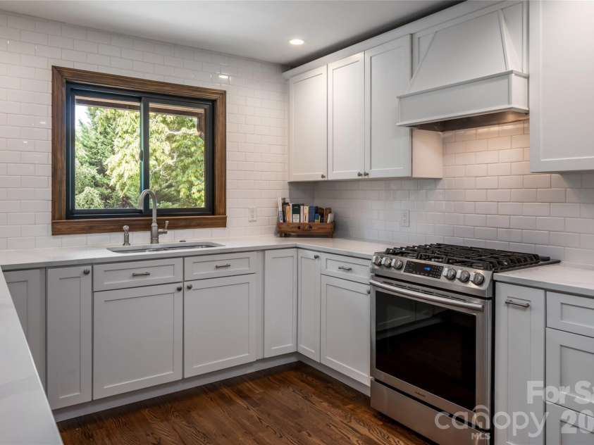 3 Maplewood Parkway, Asheville, NC 28804.  MLS# CAR4425655, YatesRealty ID 53767. Updated Cabinetry