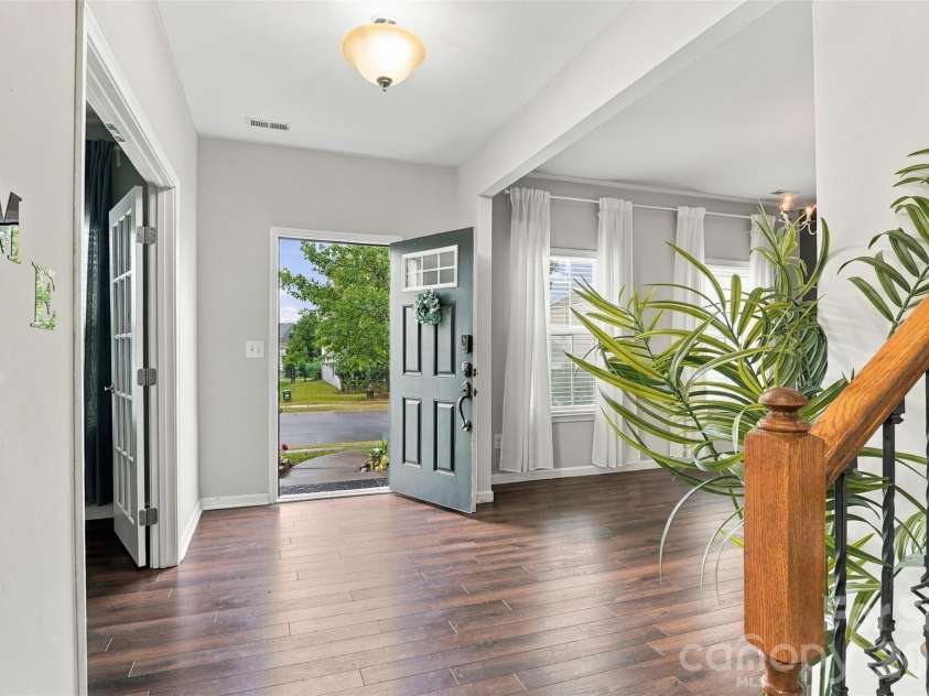 13104 Red Vulcan Court, Charlotte, NC 28213.  MLS# CAR4428322, YatesRealty ID 53768. 